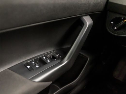 Volkswagen Polo 1.0 TSI Sportline Automaat (VIRTUAL COCKPIT, APPLE CARPLAY, KEYLESS, GROOT NAVI, CLIMATE, SPORTST... ActivLease financial lease