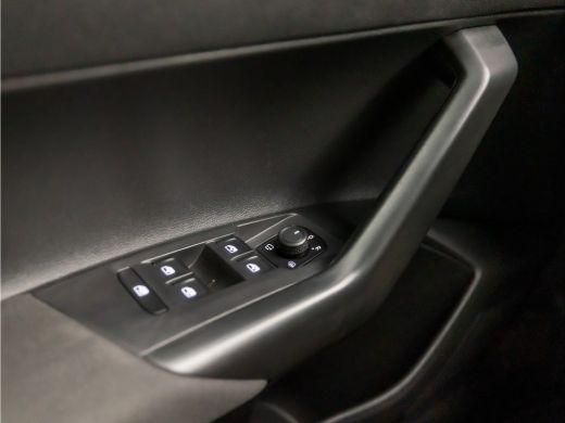 Volkswagen Polo 1.0 TSI Sportline Automaat (VIRTUAL COCKPIT, APPLE CARPLAY, KEYLESS, GROOT NAVI, CLIMATE, SPORTST... ActivLease financial lease
