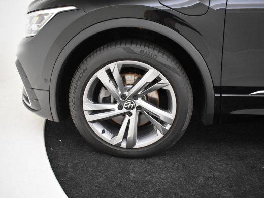 Volkswagen Tiguan 1.4 TSI eHybrid R-Line Business+ Navigatie full map | Trekhaak | Achteruitrijcamera | 19"LMV ActivLease financial lease