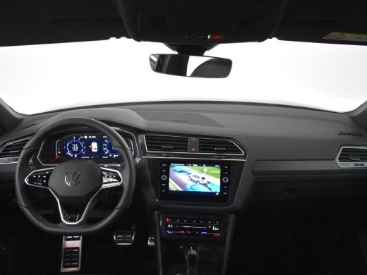 Volkswagen Tiguan 1.4 TSI eHybrid R-Line Business+ Navigatie full map | Trekhaak | Achteruitrijcamera | 19"LMV ActivLease financial lease