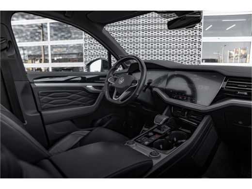 Volkswagen Touareg 3.0TSi 462pk 4MOTION R | Panoramadak | Nachtzicht | Luchtvering | HUD | Harman Kardon | ActivLease financial lease