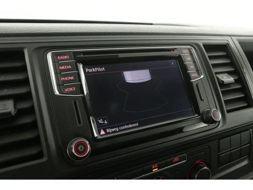 Volkswagen Transporter 2.0 TDI L2H1 Airco Cruise Carplay Navi Imperiaal PDC Elektrpakket ActivLease financial lease