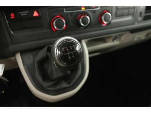 Volkswagen Transporter 2.0 TDI L2H1 Airco Cruise Carplay Navi Imperiaal PDC Elektrpakket ActivLease financial lease