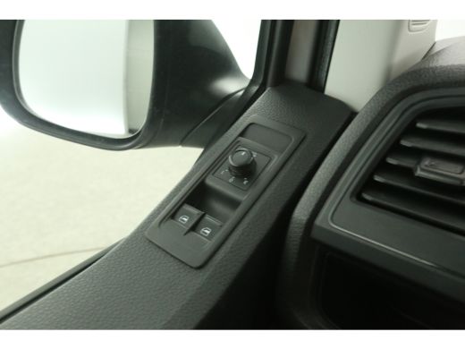 Volkswagen Transporter 2.0 TDI L2H1 Airco Cruise Carplay Navi Imperiaal PDC Elektrpakket ActivLease financial lease