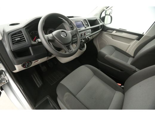 Volkswagen Transporter 2.0 TDI L2H1 Airco Cruise Carplay Navi Imperiaal PDC Elektrpakket ActivLease financial lease