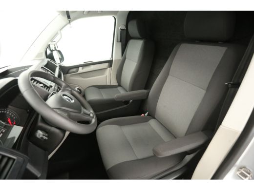 Volkswagen Transporter 2.0 TDI L2H1 Airco Cruise Carplay Navi Imperiaal PDC Elektrpakket ActivLease financial lease