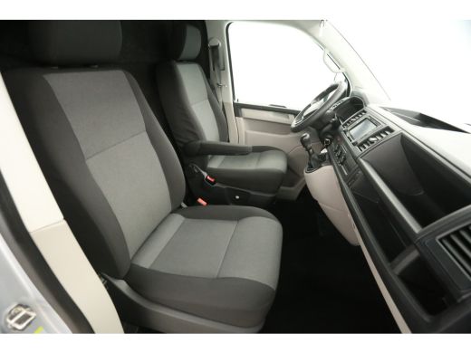 Volkswagen Transporter 2.0 TDI L2H1 Airco Cruise Carplay Navi Imperiaal PDC Elektrpakket ActivLease financial lease