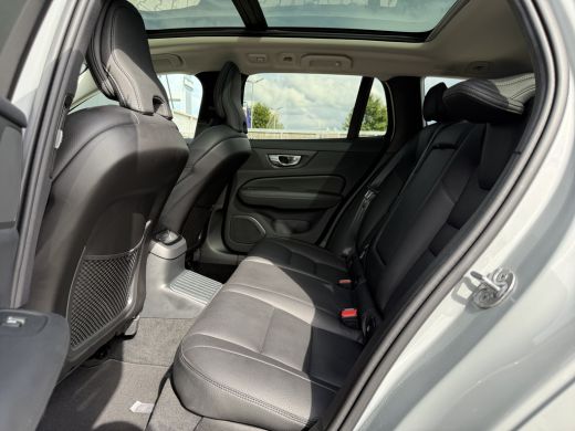 Volvo  V60 2.0 T6 Plug-in hybrid AWD Ultra Dark | Trekhaak | Stoel en stuurwiel verwarming | BLIS | Head-up ... ActivLease financial lease