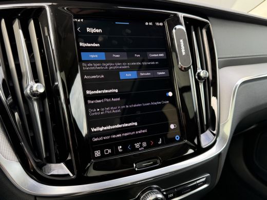 Volvo  V60 2.0 T6 Plug-in hybrid AWD Ultra Dark | Trekhaak | Stoel en stuurwiel verwarming | BLIS | Head-up ... ActivLease financial lease