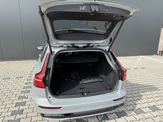 Volvo  V60 2.0 T6 Plug-in hybrid AWD Ultra Dark | Trekhaak | Stoel en stuurwiel verwarming | BLIS | Head-up ... ActivLease financial lease
