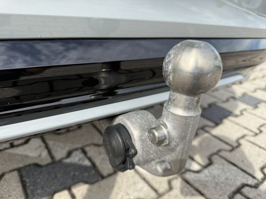 Volvo  V60 2.0 T6 Plug-in hybrid AWD Ultra Dark | Trekhaak | Stoel en stuurwiel verwarming | BLIS | Head-up ... ActivLease financial lease