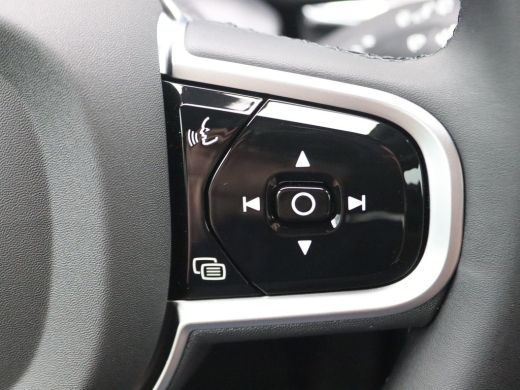Volvo  XC60 2.0 T6 Plug-in hybrid AWD Plus Black Edition Facelift, Trekhaak inklapbaar, Panoramadak, 22" velg... ActivLease financial lease
