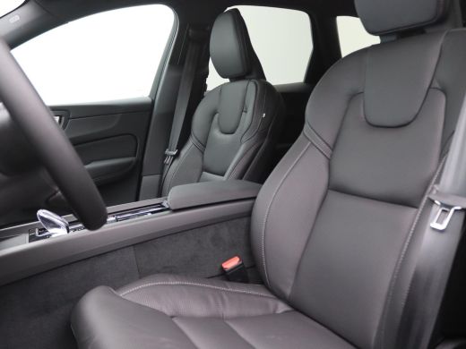 Volvo  XC60 2.0 T6 Plug-in hybrid AWD Plus Black Edition Facelift, Trekhaak inklapbaar, Panoramadak, 22" velg... ActivLease financial lease
