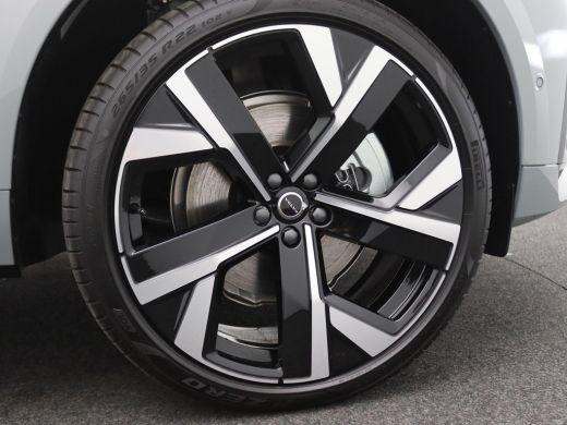 Volvo  XC60 2.0 T6 Plug-in hybrid AWD Plus Black Edition Facelift, Trekhaak inklapbaar, Panoramadak, 22" velg... ActivLease financial lease