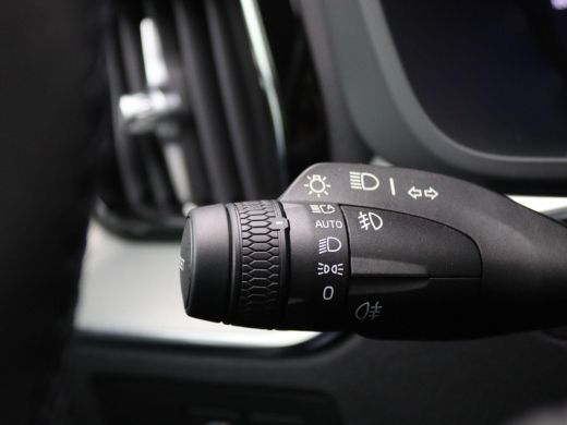 Volvo  XC60 2.0 T6 Plug-in hybrid AWD Plus Black Edition Facelift, Trekhaak inklapbaar, Panoramadak, 22" velg... ActivLease financial lease