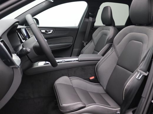 Volvo  XC60 2.0 T6 Plug-in hybrid AWD Plus Black Edition Facelift, Trekhaak inklapbaar, Panoramadak, 22" velg... ActivLease financial lease