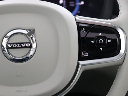 Volvo  XC60 2.0 T6 Plug-in hybrid AWD Plus Bright | Panoramisch schuif/kanteldak | Stoel & stuurwielverwarmin... ActivLease financial lease