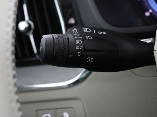 Volvo  XC60 2.0 T6 Plug-in hybrid AWD Plus Bright | Panoramisch schuif/kanteldak | Stoel & stuurwielverwarmin... ActivLease financial lease