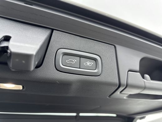 Volvo  XC60 2.0 T8 Plug-in hybrid AWD Ultra Dark | CRYSTAL WHITE | Luchtvering | Trekhaak | Alarm | Extra get... ActivLease financial lease