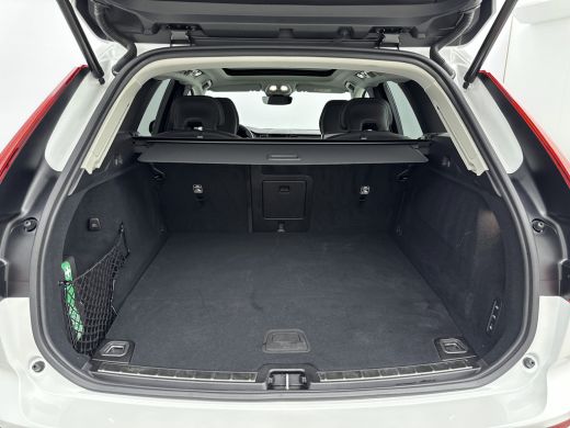 Volvo  XC60 2.0 T8 Plug-in hybrid AWD Ultra Dark | CRYSTAL WHITE | Luchtvering | Trekhaak | Alarm | Extra get... ActivLease financial lease