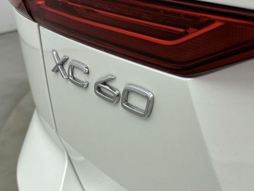 Volvo  XC60 2.0 T8 Plug-in hybrid AWD Ultra Dark | CRYSTAL WHITE | Luchtvering | Trekhaak | Alarm | Extra get... ActivLease financial lease
