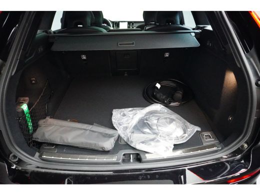 Volvo  XC60 T6 Plus Dark Plug-in Hybrid | Cruise control adaptief met Stop&Go en stuurhulp | Elektrisch bedie... ActivLease financial lease