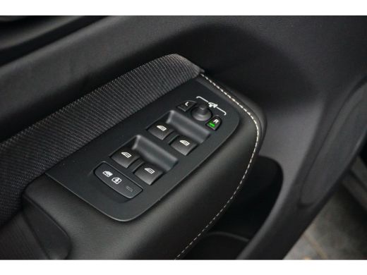 Volvo  XC60 T6 Plus Dark Plug-in Hybrid | Cruise control adaptief met Stop&Go en stuurhulp | Elektrisch bedie... ActivLease financial lease