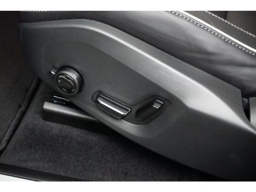 Volvo  XC60 T6 Plus Dark Plug-in Hybrid | Cruise control adaptief met Stop&Go en stuurhulp | Elektrisch bedie... ActivLease financial lease