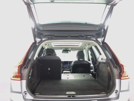 Volvo  XC60 T8 AWD Momentum Pro | Pilot Assist | BLIS | Stoel + Stuurwielverwarming | Panoramisch schuif/kant... ActivLease financial lease