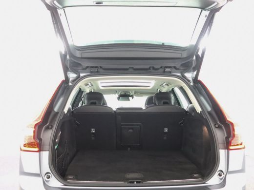 Volvo  XC60 T8 AWD Momentum Pro | Pilot Assist | BLIS | Stoel + Stuurwielverwarming | Panoramisch schuif/kant... ActivLease financial lease