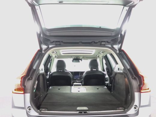 Volvo  XC60 T8 AWD Momentum Pro | Pilot Assist | BLIS | Stoel + Stuurwielverwarming | Panoramisch schuif/kant... ActivLease financial lease