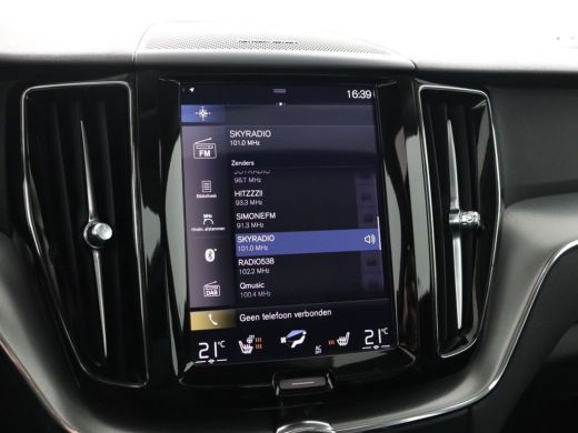 Volvo  XC60 T8 AWD Momentum Pro | Pilot Assist | BLIS | Stoel + Stuurwielverwarming | Panoramisch schuif/kant... ActivLease financial lease