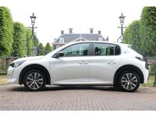 Peugeot e-208 EV ACTIVE 50 kWh | NL-AUTO! | APPLE CARPLAY & ANDROID AUTO | ALL-SEASON | CRUISE CONTOL | CLIMATE...