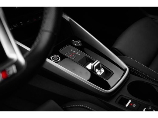 Audi A3 Sportback 40 TFSI e Business edition Camera achter |  Stoelverw. voor |  Ledere bekleding | Parke... ActivLease financial lease