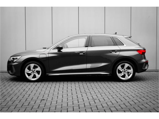 Audi A3 Sportback 40 TFSI e Business edition Camera achter |  Stoelverw. voor |  Ledere bekleding | Parke... ActivLease financial lease