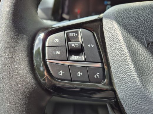 Ford Transit Custom 320 2.0 TDCI L2H1 Limited Dubbele cabine 136pk | Voorruitverw. | Navi | Carplay | Camera | Trekha... ActivLease financial lease