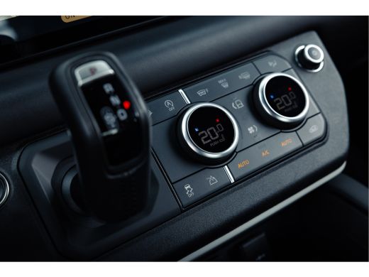 Land Rover Defender 3.0 D200 90 X-Dynamic SE | Black Pack | Afn trekhaak | Cold Climate | 20" | Stoelkoeling | Premiu... ActivLease financial lease