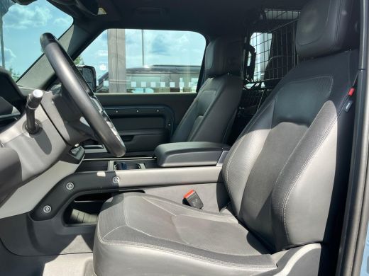 Land Rover Defender 3.0 D200 90 X-Dynamic SE | Black Pack | Afn trekhaak | Cold Climate | 20" | Stoelkoeling | Premiu... ActivLease financial lease