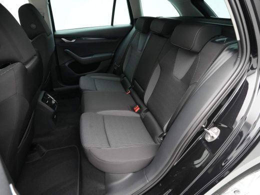 Skoda Octavia Combi 1.5 TSI 115pk Business Edition Plus Navigatie Camera Clima Cruise 198 ActivLease financial lease
