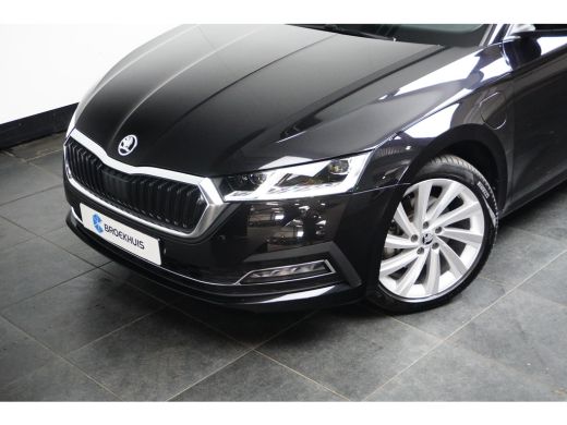 Skoda Octavia Combi Skoda Octavia 1.4 e-Hybride 204PK DSG-6 Adap. Cruise | Navi By App | Trekhaak | Camera ActivLease financial lease