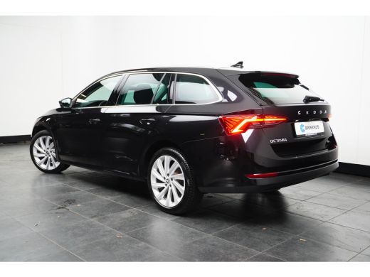Skoda Octavia Combi Skoda Octavia 1.4 e-Hybride 204PK DSG-6 Adap. Cruise | Navi By App | Trekhaak | Camera ActivLease financial lease