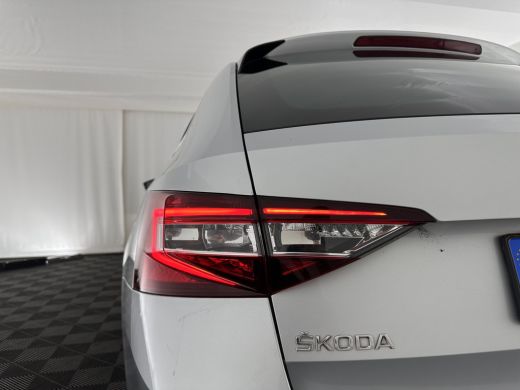 Skoda Superb Combi 1.6 TDI Clever Edition Aut. *PANO | XENON | MEMORY-PACK | NAVI-FULLMAP | COMFORT-SEATS | EC... ActivLease financial lease