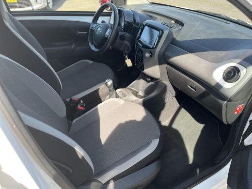 Toyota Aygo 1.0 VVT-i x-play | Apple CarPlay/Android auto | Achteruitrijcamera | Airco ActivLease financial lease
