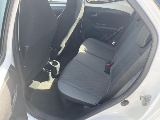 Toyota Aygo 1.0 VVT-i x-play | Apple CarPlay/Android auto | Achteruitrijcamera | Airco ActivLease financial lease