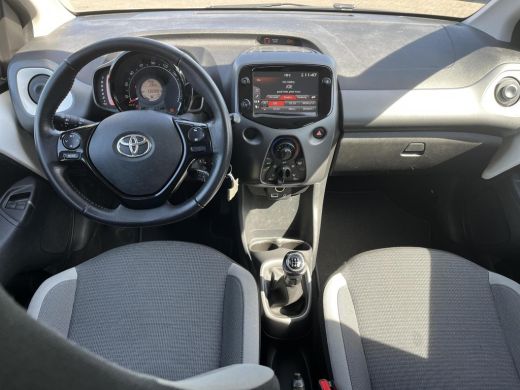 Toyota Aygo 1.0 VVT-i x-play | Apple CarPlay/Android auto | Achteruitrijcamera | Airco ActivLease financial lease