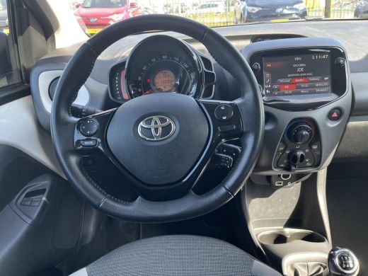 Toyota Aygo 1.0 VVT-i x-play | Apple CarPlay/Android auto | Achteruitrijcamera | Airco ActivLease financial lease