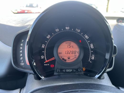 Toyota Aygo 1.0 VVT-i x-play | Apple CarPlay/Android auto | Achteruitrijcamera | Airco ActivLease financial lease