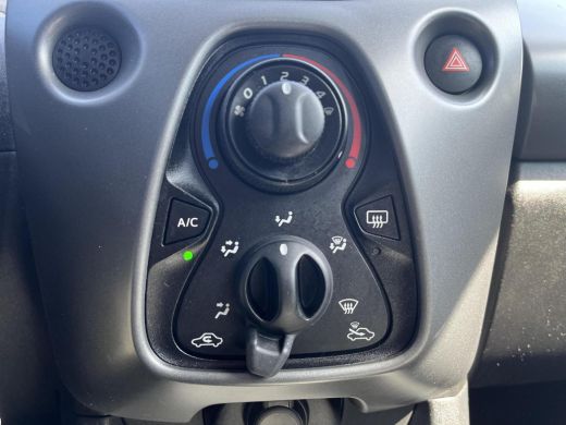 Toyota Aygo 1.0 VVT-i x-play | Apple CarPlay/Android auto | Achteruitrijcamera | Airco ActivLease financial lease
