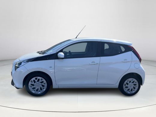 Toyota Aygo 1.0 VVT-i x-play | Apple CarPlay/Android auto | Achteruitrijcamera | Airco ActivLease financial lease