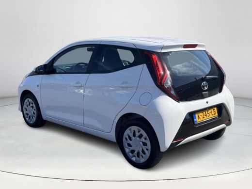 Toyota Aygo 1.0 VVT-i x-play | Apple CarPlay/Android auto | Achteruitrijcamera | Airco ActivLease financial lease